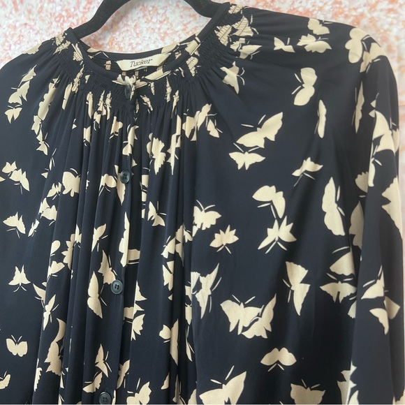 🦄SOLD🦄 Tucker The Classic Blouse in Butterflies, Silk - Picture 5 of 12